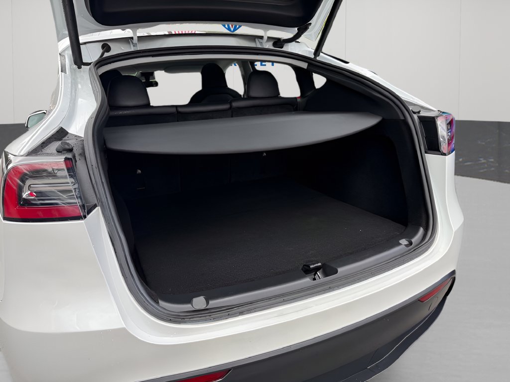 Used 2023 Tesla Model Y Long Range AWD/4WD image 26