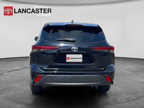 Certified 2025 Toyota Highlander LE FWD image 6