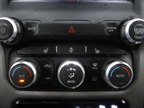 Used 2019 RAM 1500 Big Horn AWD/4WD image 18