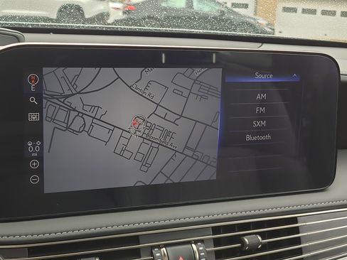 Used 2022 Lexus LS 500h AWD w/ Luxury Package image 29