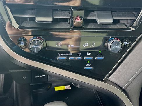 Used 2024 Toyota Camry XSE w/ Navigation Package image 16