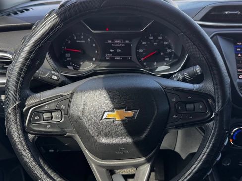 Used 2022 Chevrolet TrailBlazer LT w/ LPO, Blackout Package FWD image 11