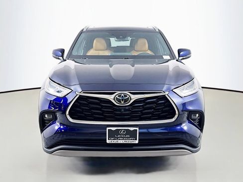 Used 2020 Toyota Highlander Platinum AWD/4WD image 2