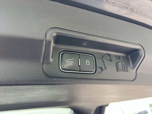 Used 2024 Ford Explorer XLT w/ Equipment Group 202A AWD/4WD image 16