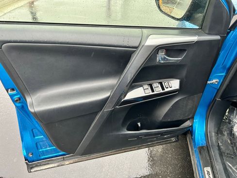 Used 2016 Toyota RAV4 SE image 9