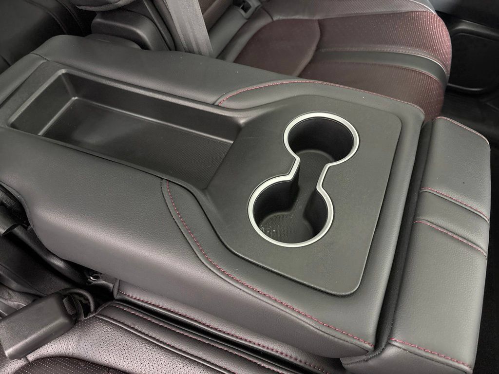 Certified 2025 Honda Pilot Black Edition image 18