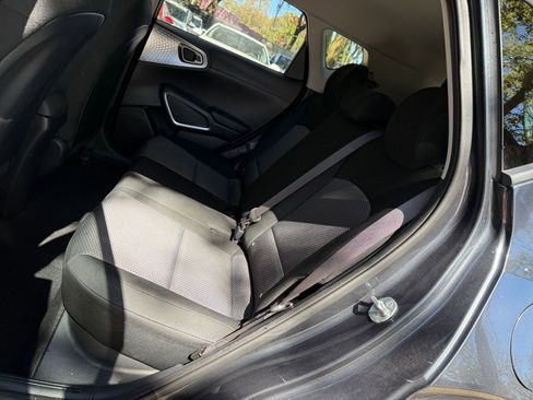 Used 2025 Kia Soul LX w/ LX Technology Package image 32