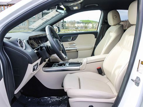 Certified 2025 Mercedes-Benz GLA 250 image 17