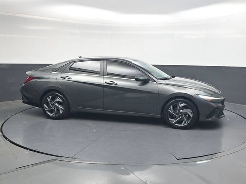 Used 2024 Hyundai Elantra SEL w/ Convenience Package FWD image 4