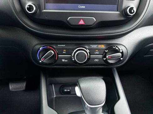 Used 2025 Kia Soul LX FWD image 24