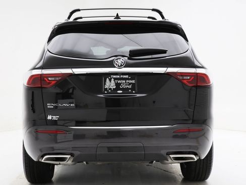 Used 2022 Buick Enclave Essence image 10