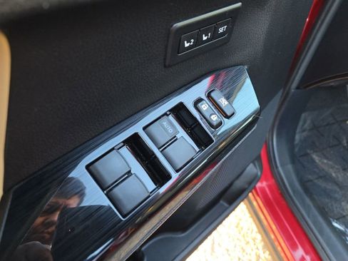 Used 2017 Toyota RAV4 Limited image 10