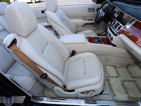 Used 2016 Rolls-Royce Dawn RWD image 15
