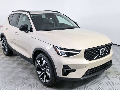Used 2026 Volvo XC40 B4 Plus w/ Protection Package Premier FWD image 27