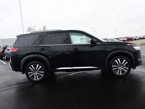 New 2025 Nissan Pathfinder Platinum image 5