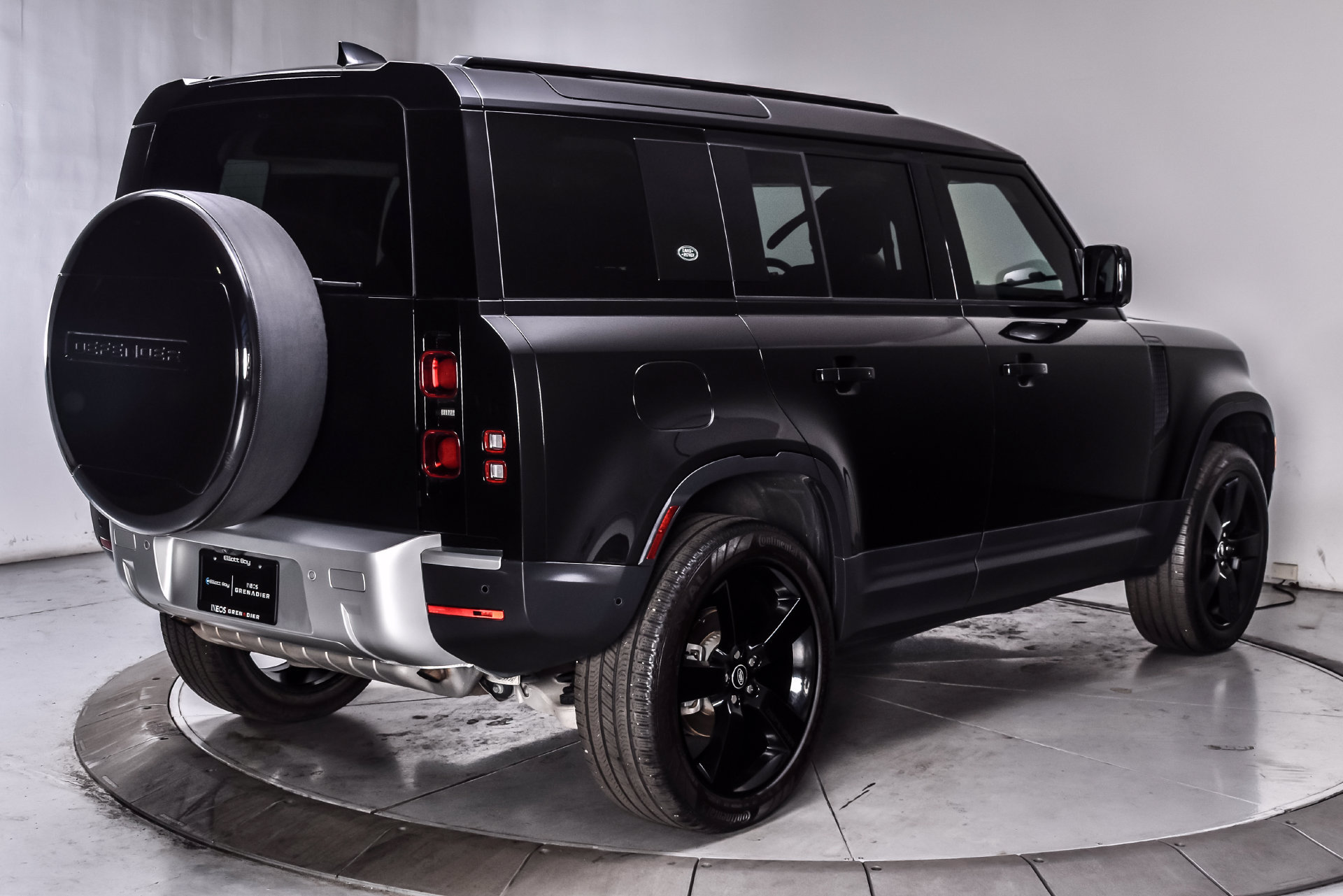 Used 2024 Land Rover Defender 110 S AWD/4WD image 6