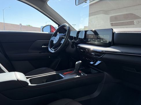 Used 2025 Nissan Kicks SR w/ SR Premium Package image 38