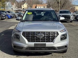 Used 2022 Hyundai Venue SEL w/ Cargo Package video 2