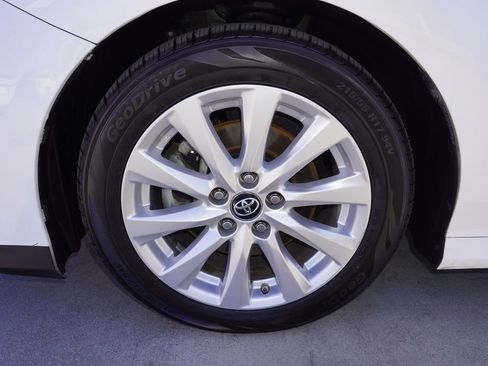 Certified 2018 Toyota Camry LE FWD image 16