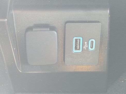 Used 2024 Ford Explorer XLT w/ Equipment Group 202A AWD/4WD image 23
