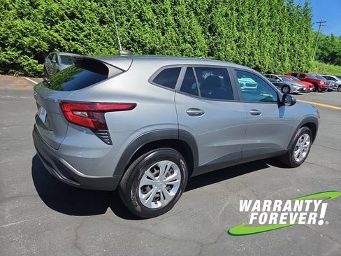 Used 2024 Chevrolet Trax LS FWD image 7