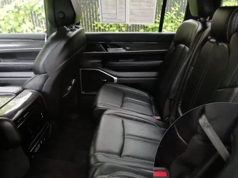 Used 2022 Jeep Wagoneer Series II AWD/4WD image 2