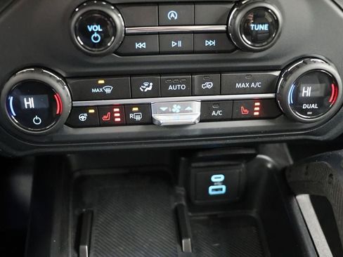 Used 2025 Ford Bronco Badlands image 24