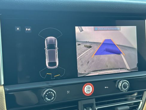 Used 2024 Porsche Macan w/ Premium Plus Package image 20