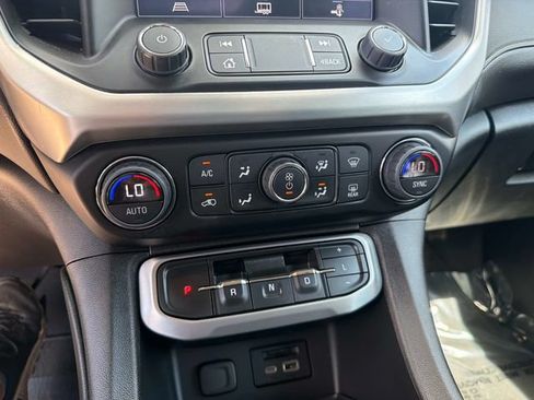 Used 2023 GMC Acadia SLT w/ Preferred Package FWD image 26