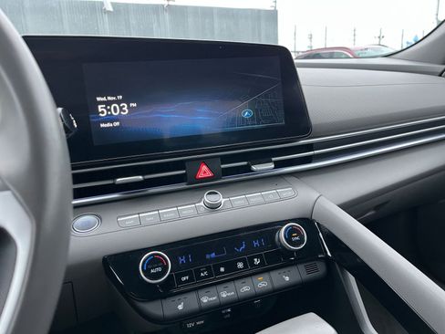 Used 2025 Hyundai Elantra SEL image 21