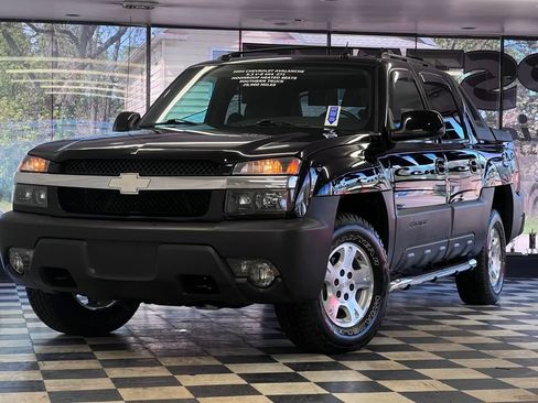 Used 2004 Chevrolet Avalanche Z71 w/ Sun And Sound Package AWD/4WD image 9