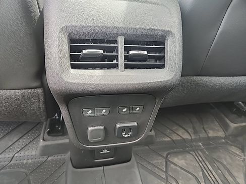 Used 2018 Chevrolet Equinox Premier AWD/4WD image 38