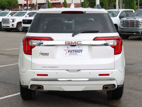 Used 2023 GMC Acadia Denali w/ Denali Technology Package FWD image 4