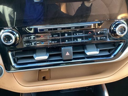 Used 2021 Toyota Highlander Platinum AWD/4WD image 26