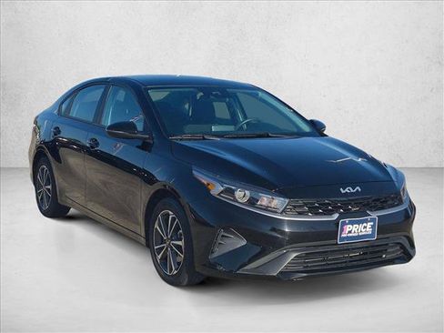 Used 2024 Kia Forte LXS w/ LXS Technology Package FWD image 3