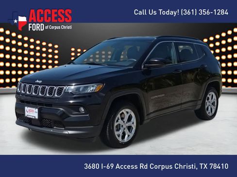 Used 2024 Jeep Compass Latitude AWD/4WD image 4
