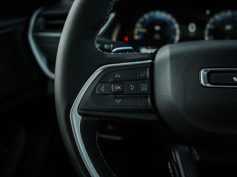 New 2025 Jeep Grand Cherokee Laredo w/ Luxury Tech Group I image 21