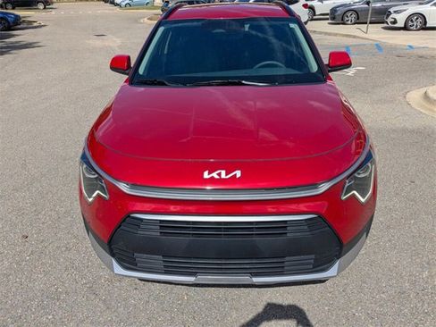 Used 2024 Kia Niro LX image 4