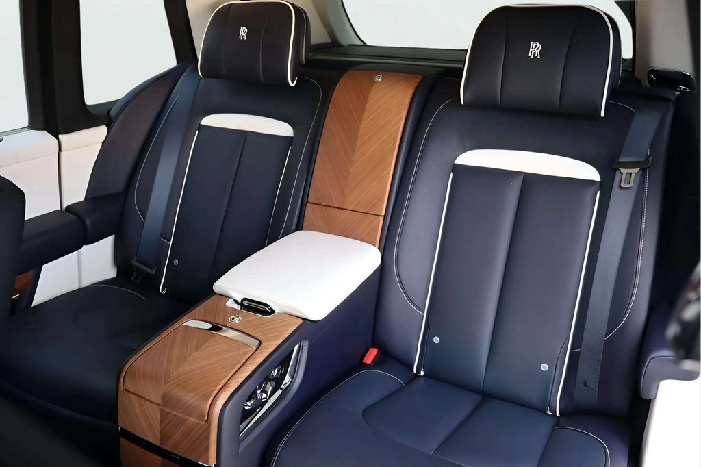 Certified 2026 Rolls-Royce Cullinan w/ Cullinan Package AWD/4WD image 15