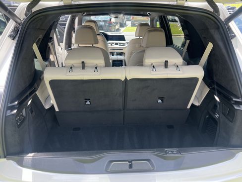 Used 2022 BMW X7 xDrive40i w/ M Sport Package AWD/4WD image 39