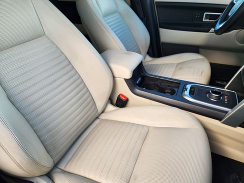 Used 2017 Land Rover Discovery Sport HSE Luxury image 12