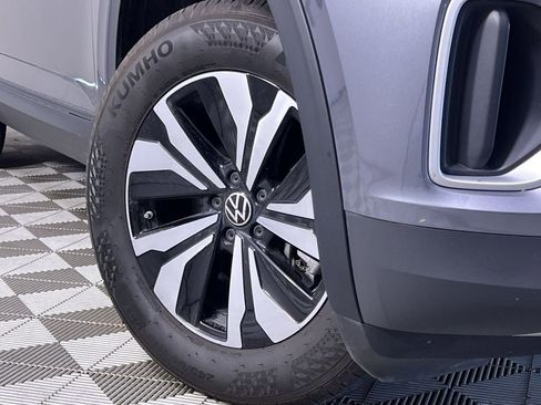 Used 2025 Volkswagen Atlas SE image 12