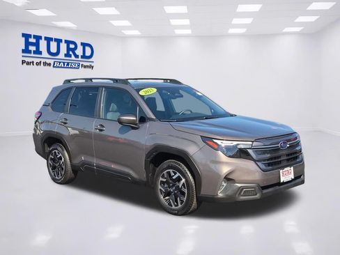 Used 2025 Subaru Forester Premium AWD/4WD image 1