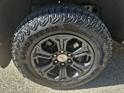 Used 2024 GMC Canyon Elevation w/ Convenience Package image 10