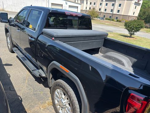 Certified 2021 GMC Sierra 2500 Denali w/ Denali Ultimate Package AWD/4WD image 2