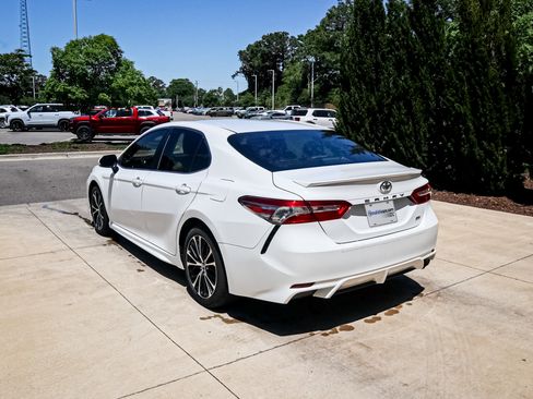 Used 2018 Toyota Camry SE w/ Convenience Package image 9