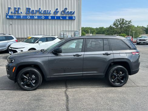 Used 2023 Jeep Grand Cherokee Altitude image 6