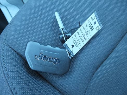 Used 2022 Jeep Wrangler Sport AWD/4WD image 25