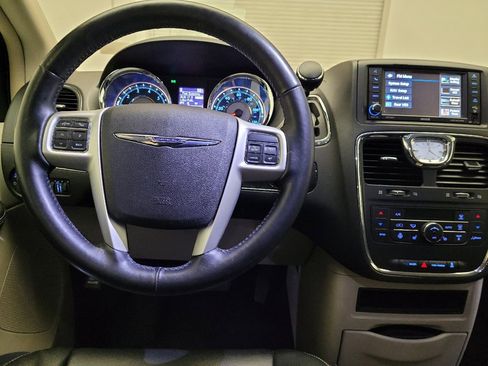 Used 2015 Chrysler Town & Country Touring w/ Driver Convenience Group FWD image 22