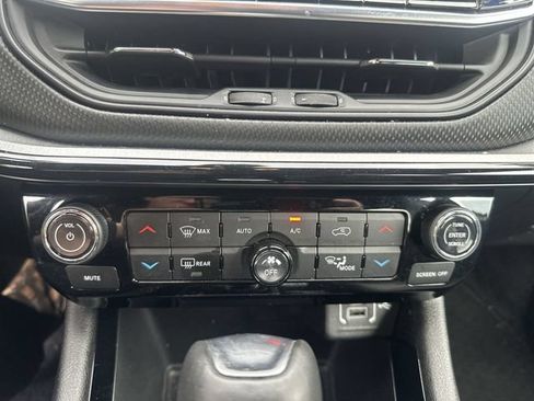 Used 2025 Jeep Compass Trailhawk AWD/4WD image 18